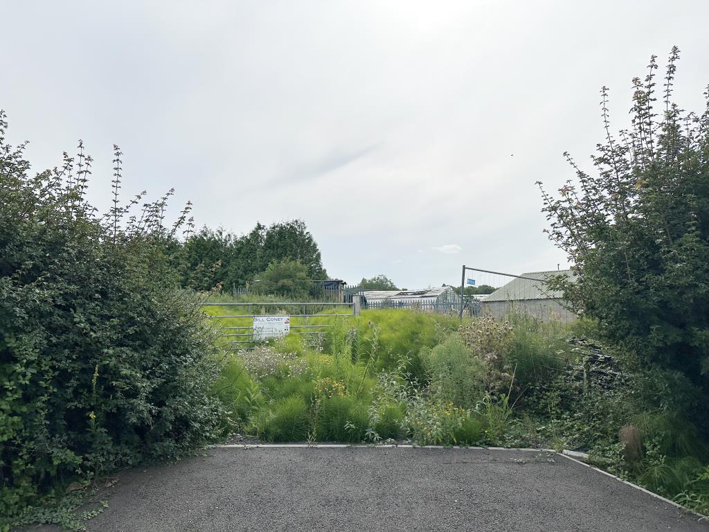 Lot: 51 - FREEHOLD LAND WITH PLANNING FOR TWO COMMERCIAL UNITS, PARKING & LANDSCAPING -